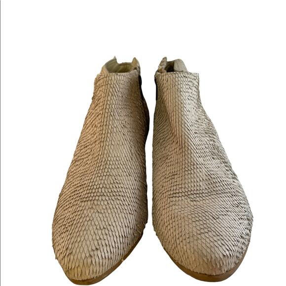 Matisse cream ankle boots 9.5 
Preowned - Picture 2 of 7